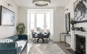3 Bedroom, 3 Bathroom Large Flat With Sea Views!